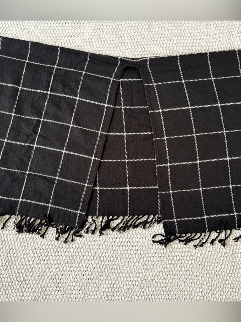 Abercrombie & Fitch One Size Black white Soft tassel shoulder Poncho